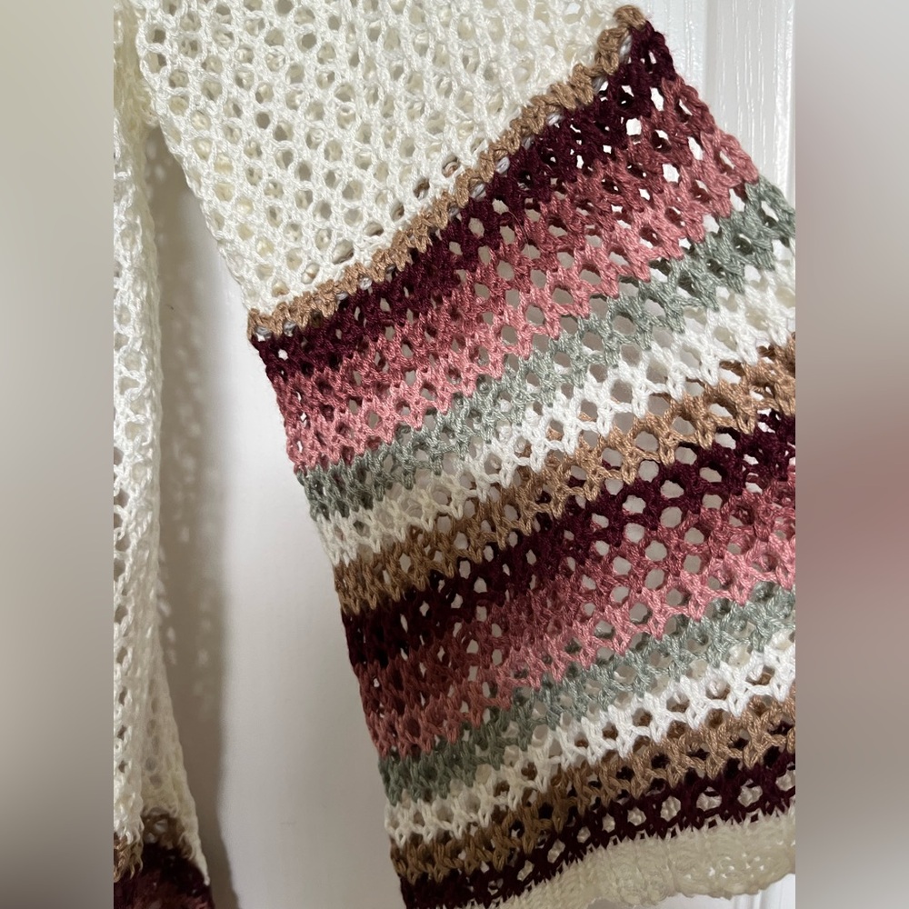 Absolutely Famous pink and White Shrug Sweater - Picture 3 of 7
